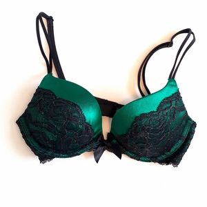 🎄 Victoria's Secret emerald green push up bra